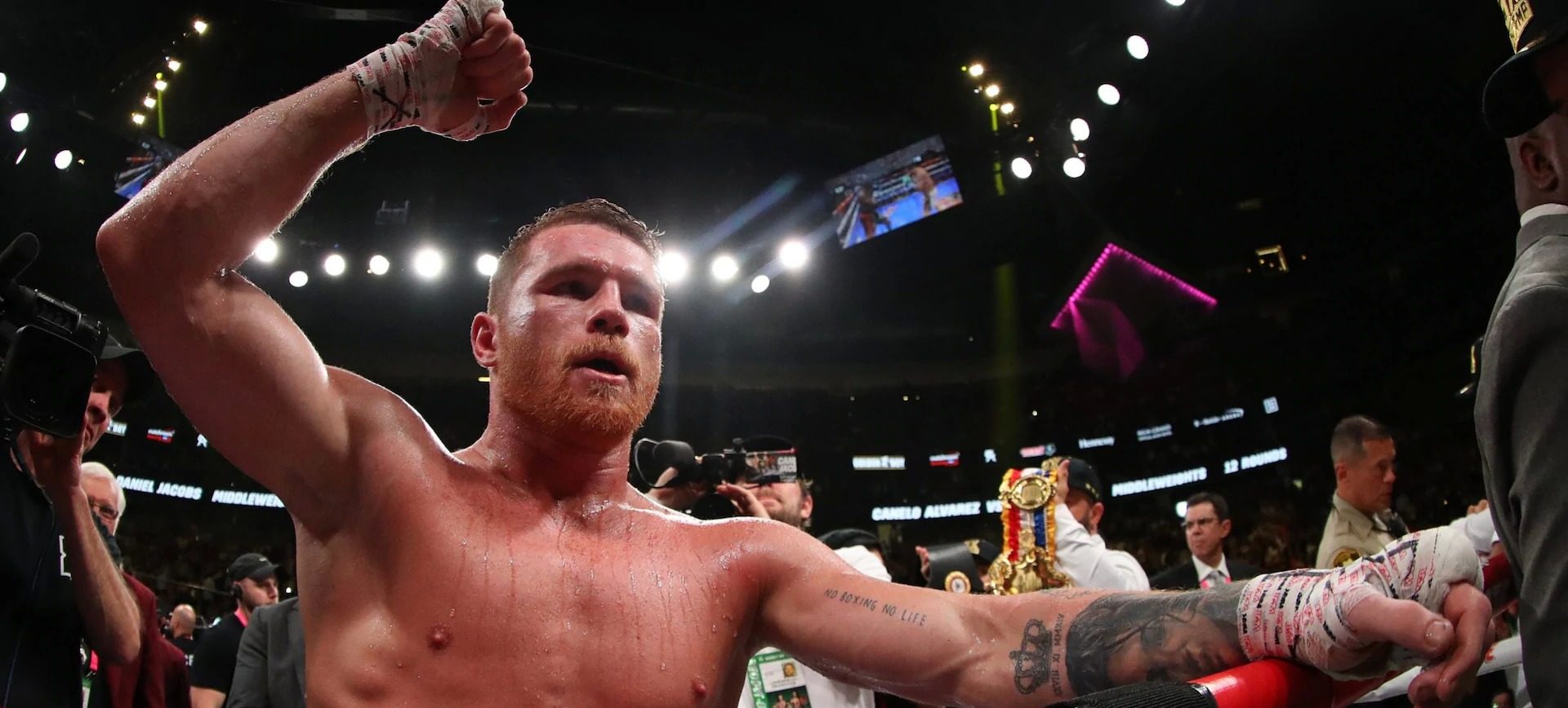 Saul 'Canelo' Alvarez defeats Callum Smith to win super-middleweight titles  - AS USA